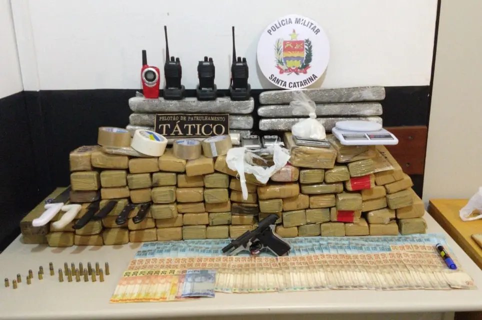 PPT apreende 79 kg de maconha e prende seis traficantes