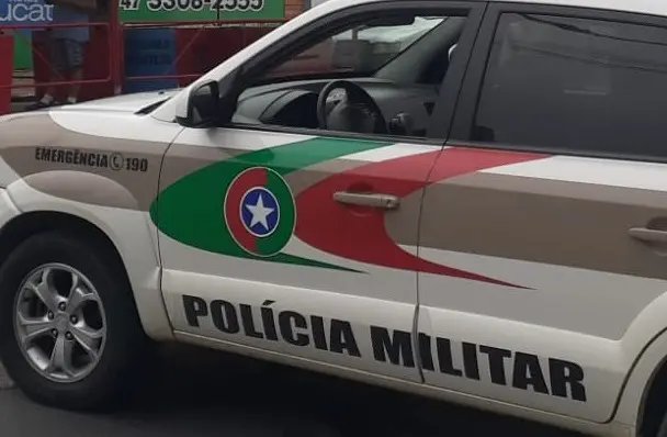 (V&Iacute;DEO) Policial militar salva vida de beb&ecirc; engasgado em Botuver&aacute;