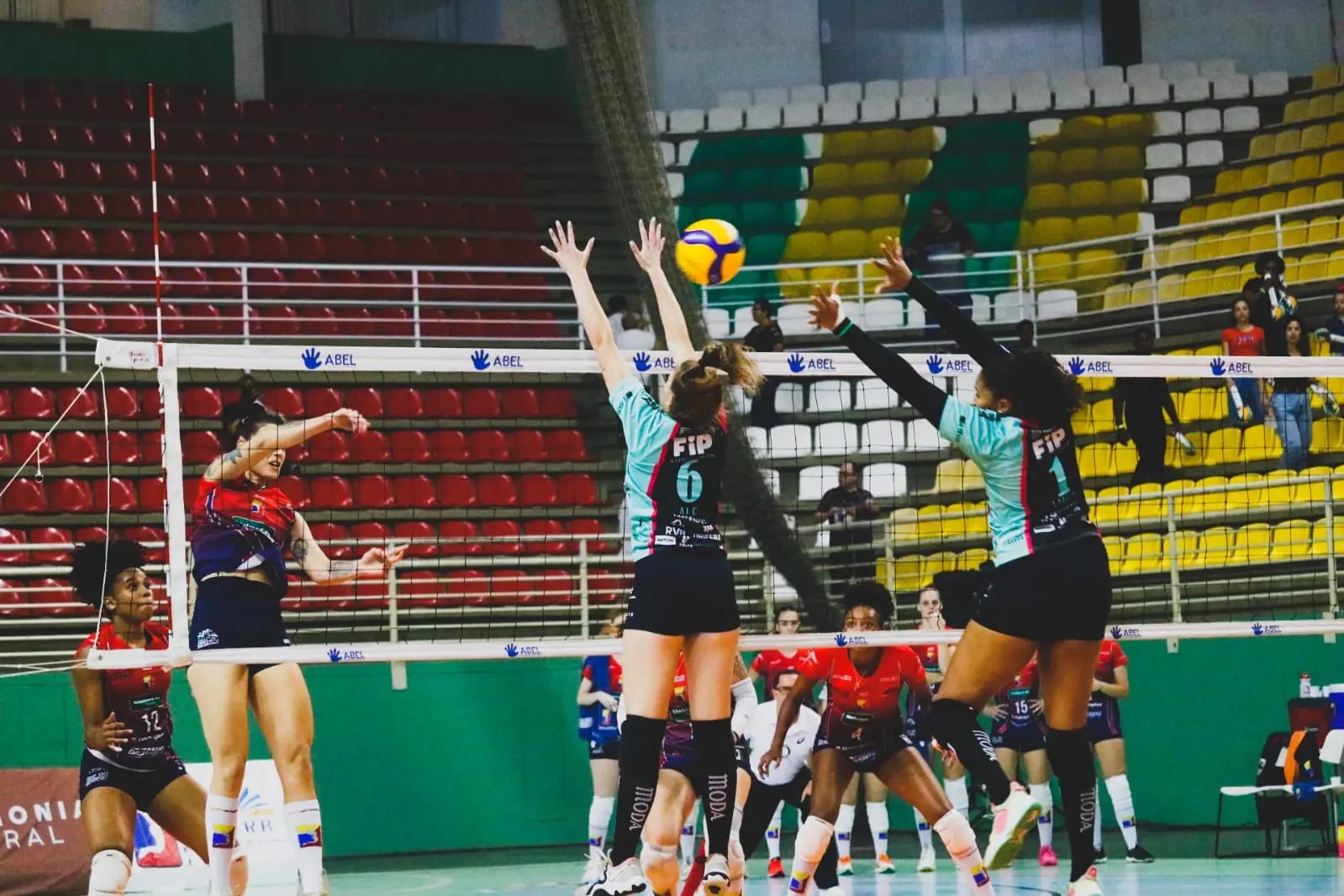 Moda Brusque encara Blumenau nesta sexta de olho no acesso &agrave; Superliga A