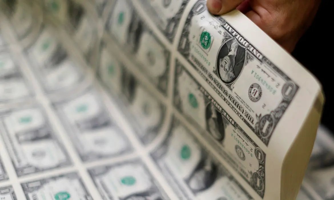 D&oacute;lar cai para abaixo de R$ 5,40 com expectativa de vit&oacute;ria de Biden