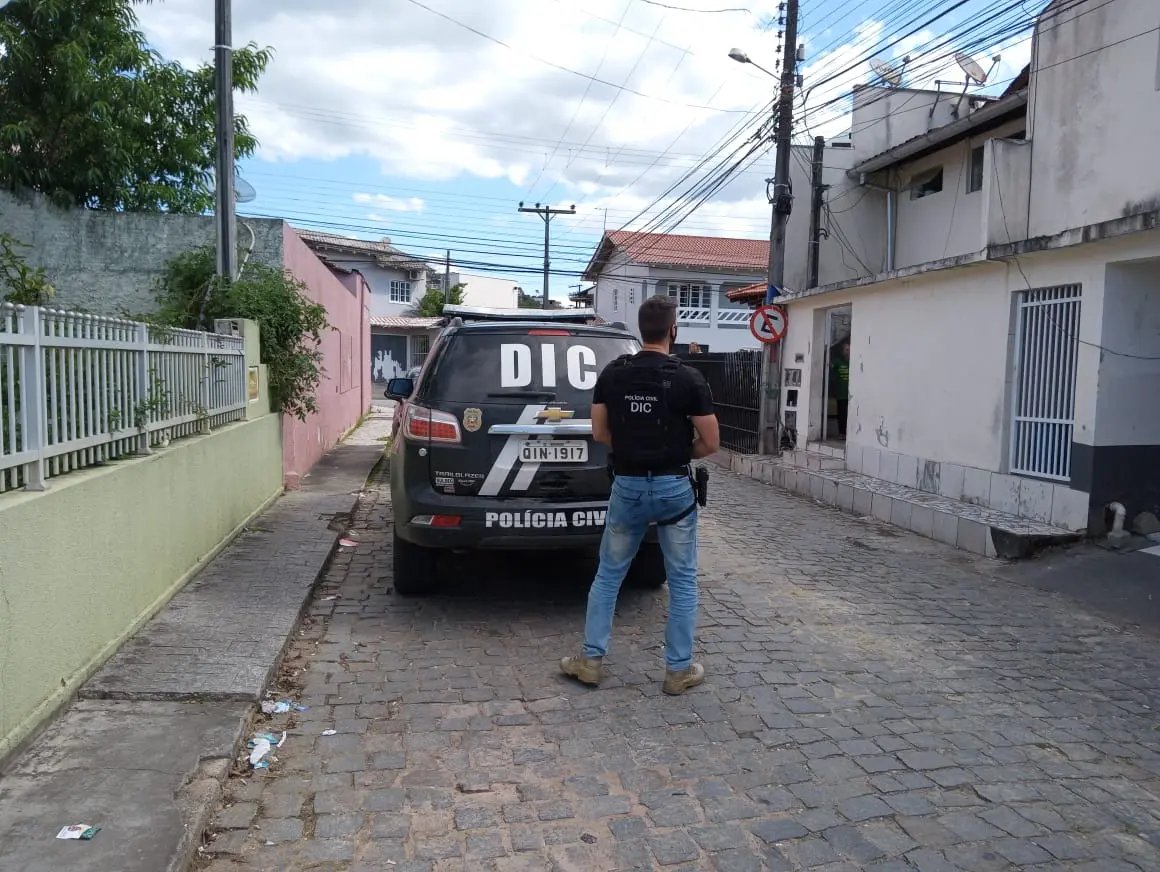 Pol&iacute;cia Civil cumpre mandado de busca e prende suspeito de tr&aacute;fico em flagrante 