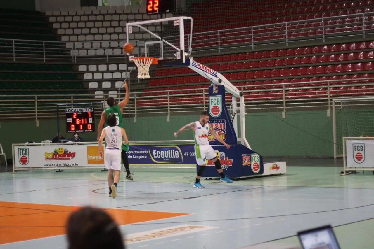 Brusque vence AVIBA e garante vaga nas semifinais