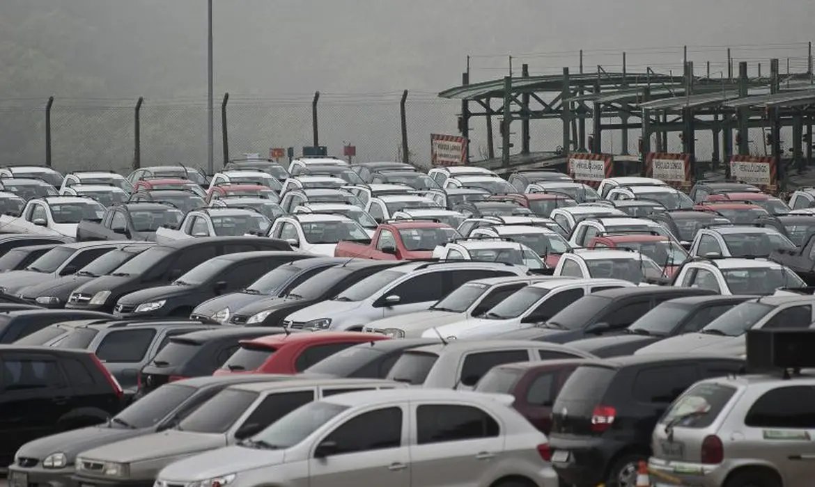 Venda de ve&iacute;culos novos tem alta de 1,42% em outubro