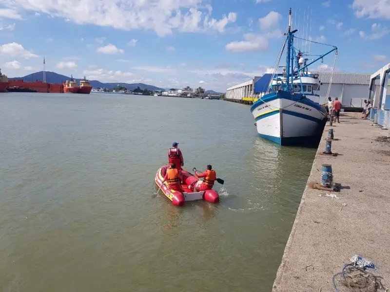 Corpo de jovem desaparecido &eacute; encontrado no Rio Itaja&iacute; A&ccedil;u