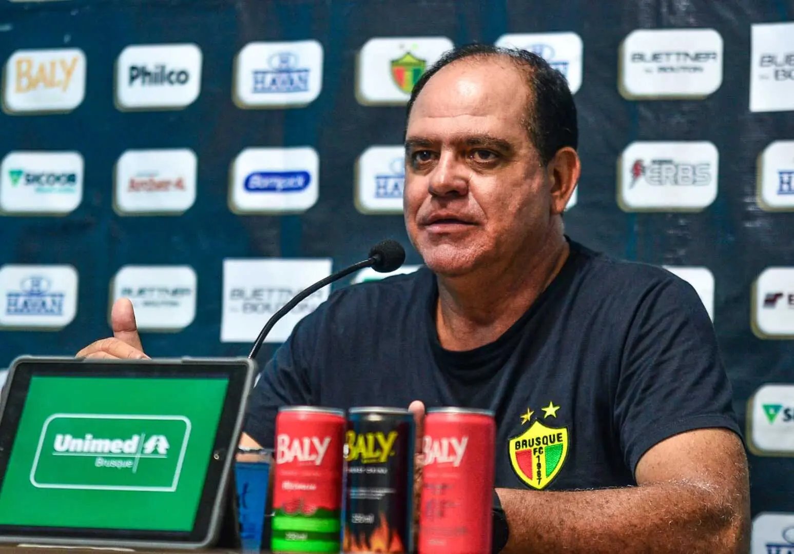 "N&atilde;o se ganha s&oacute; com os onze&rdquo;, afirma Waguinho
