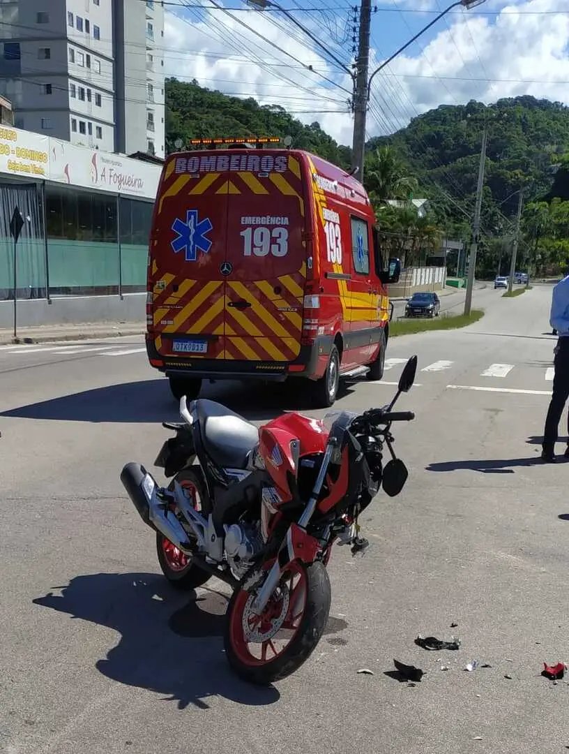 Motociclista tem fratura aberta ap&oacute;s acidente no S&atilde;o Luiz