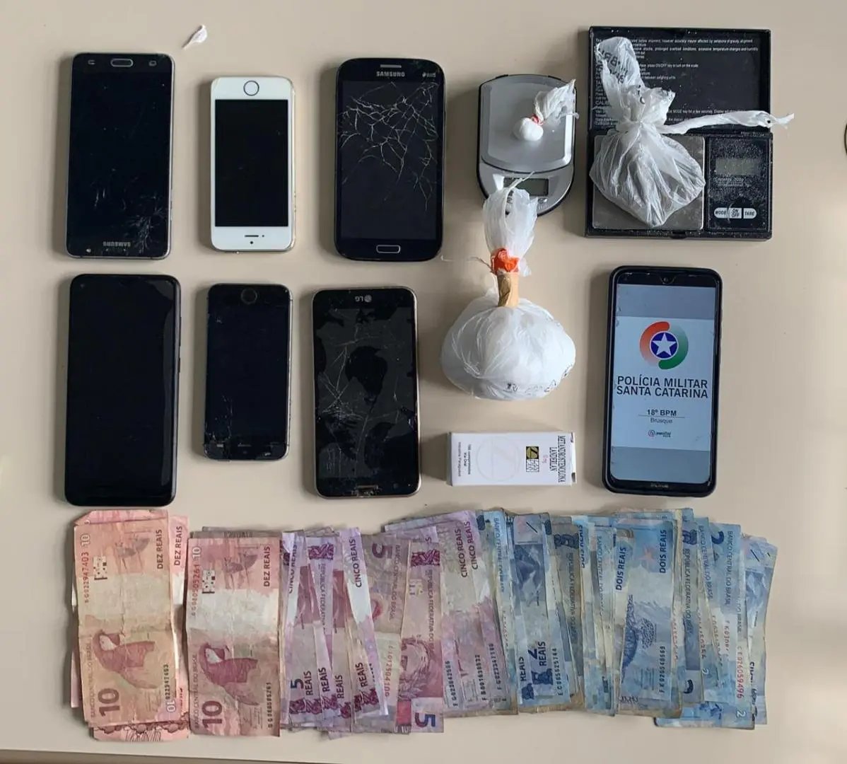 Abordagem revela coca&iacute;na, maconha e anabolizantes