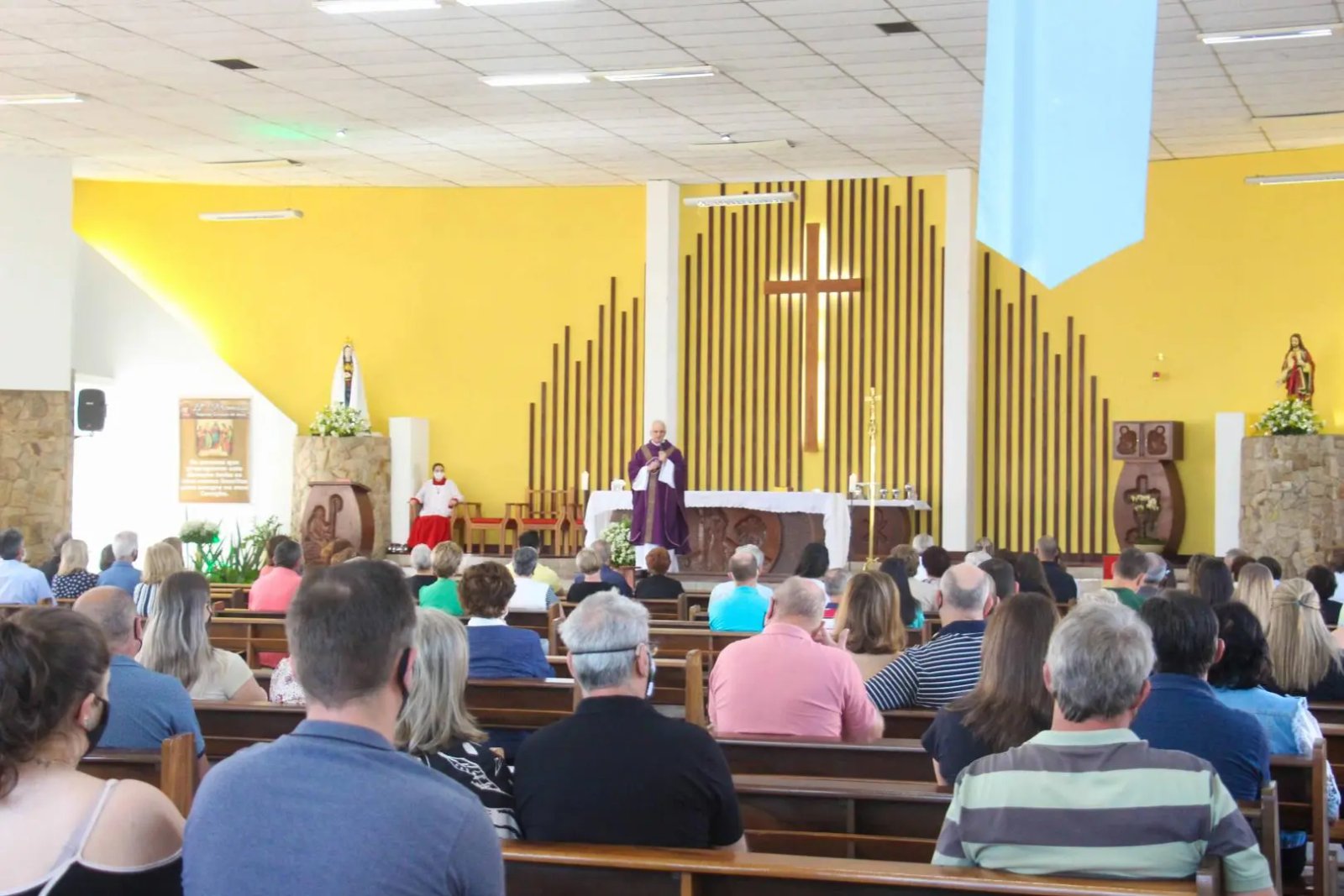 Missa celebra Dia de Finados 