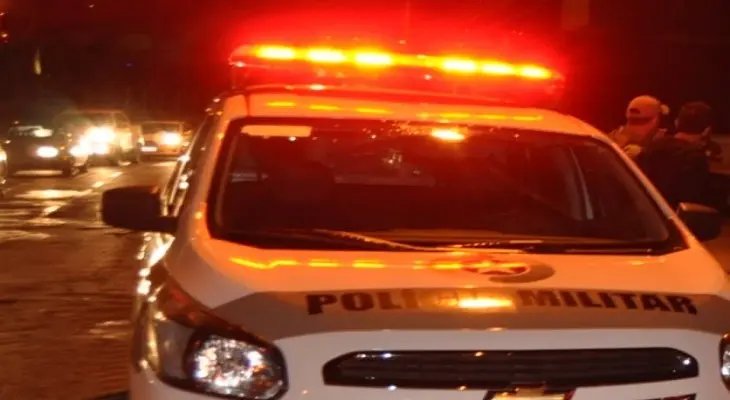 Adolescente tenta matar os pais e o irm&atilde;o