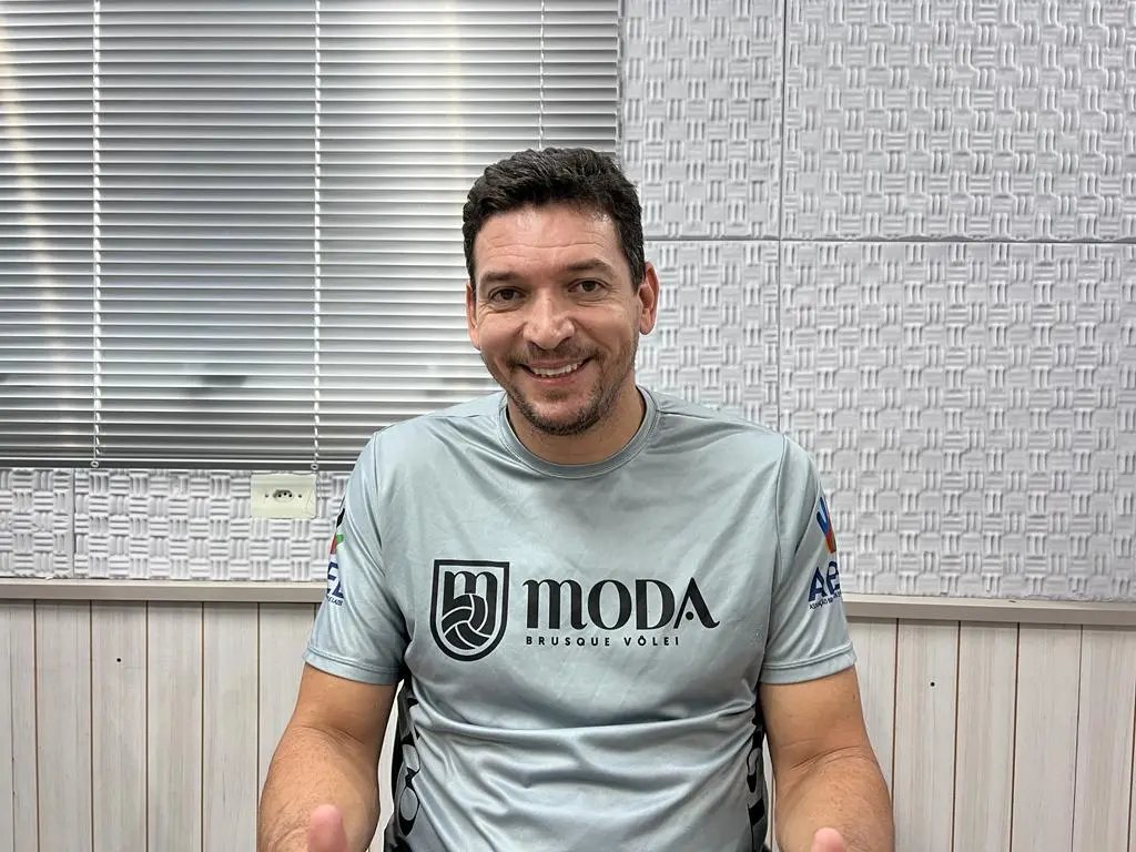 (V&iacute;deo) &ldquo;Brusque e Blumenau sempre &eacute; um jogo duro", afirma t&eacute;cnico do Abel Moda Brusque V&ocirc;lei