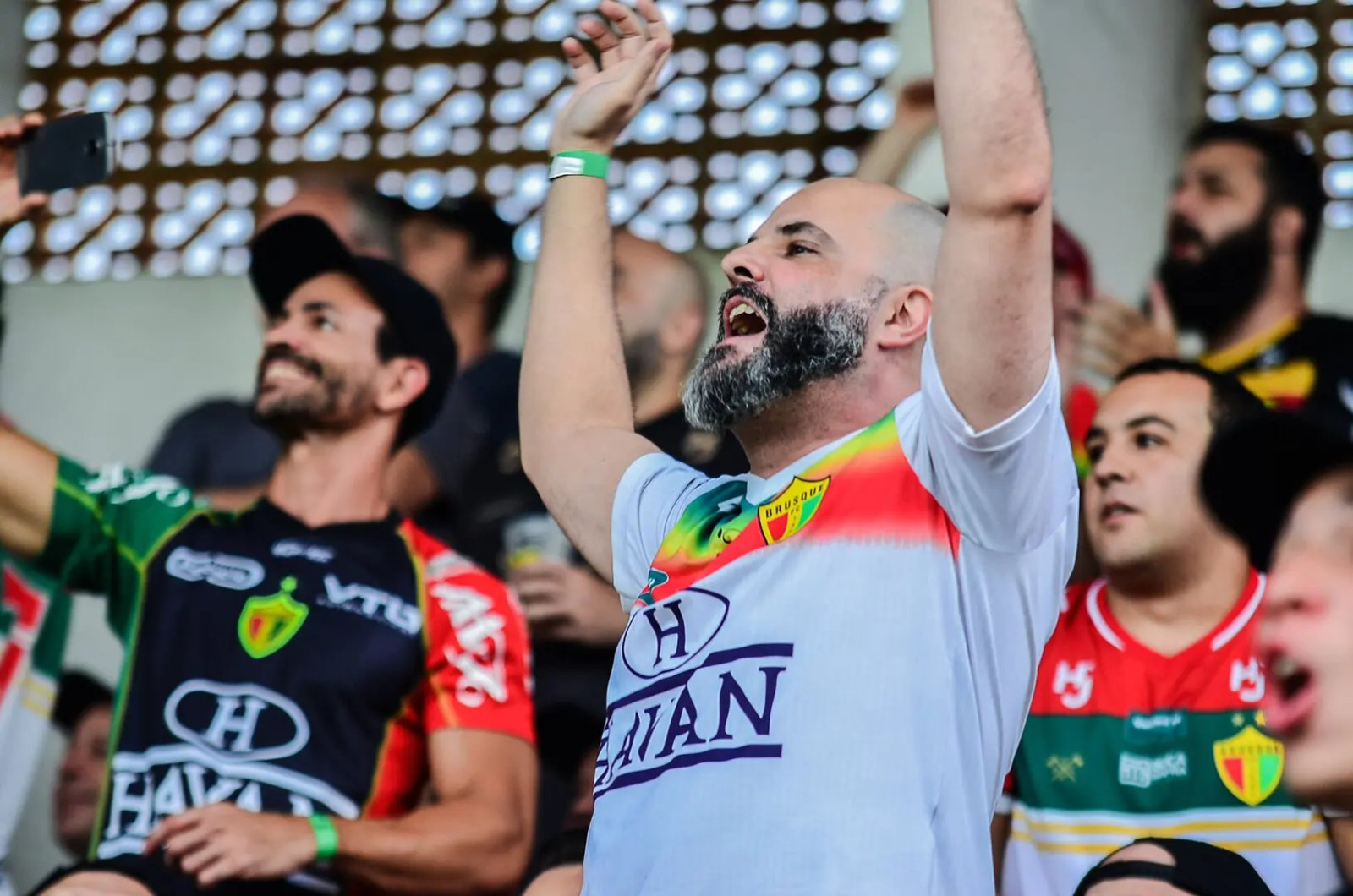 Torcida esgota ingressos da arquibancada coberta