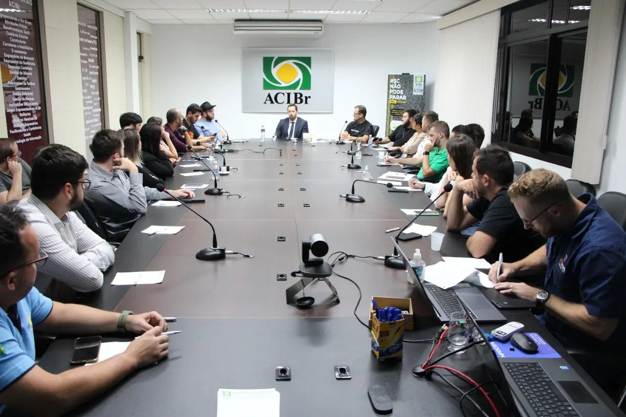 N&uacute;cleo de Jovens Empreendedores realiza palestra sobre crimes digitais