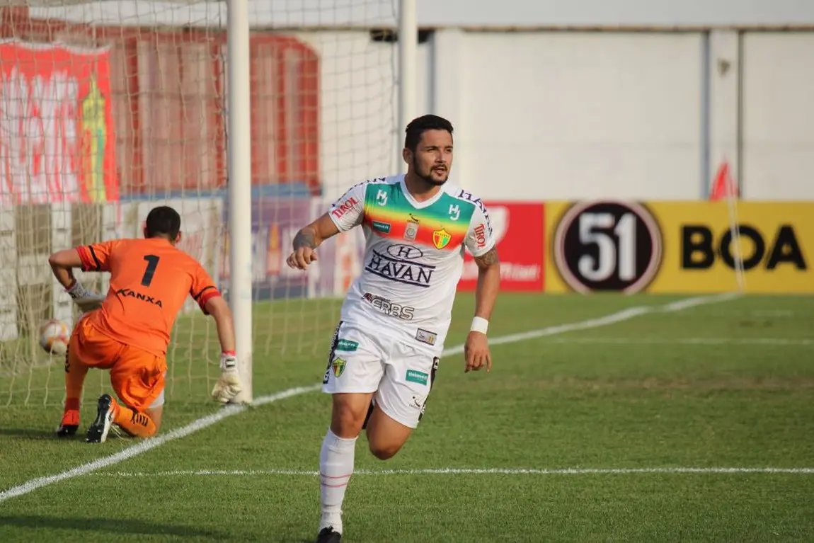 Brusque FC anuncia sa&iacute;da do atacante Johnny