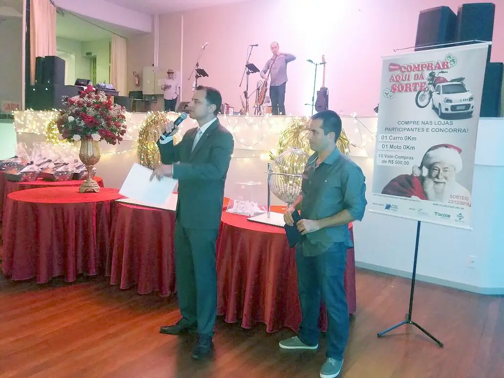 Jantar de Natal marca confraternização na CDL