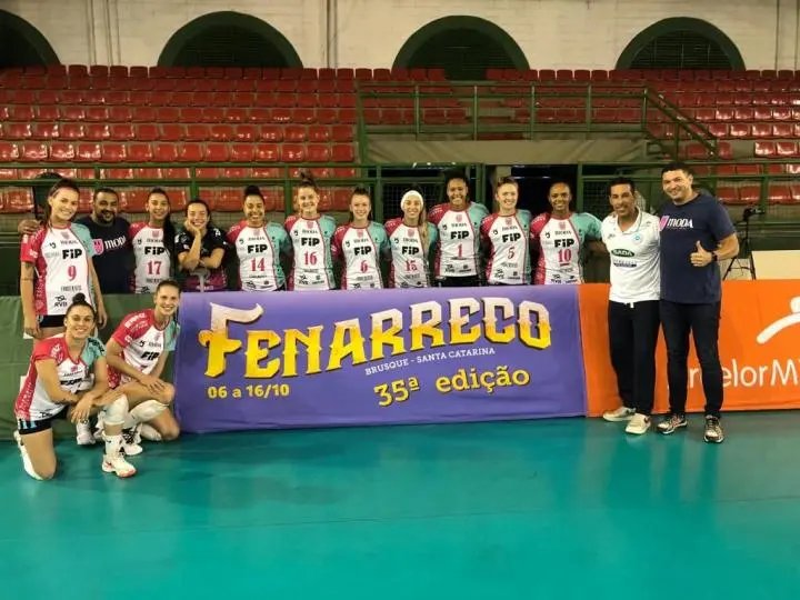 Moda Brusque vence fora de casa na semifinal da Superliga B