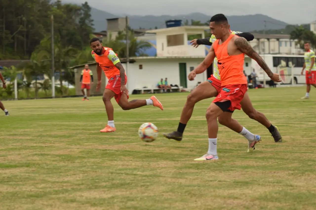 Brusque faz &uacute;ltimo treino t&aacute;tico para a partida de domingo