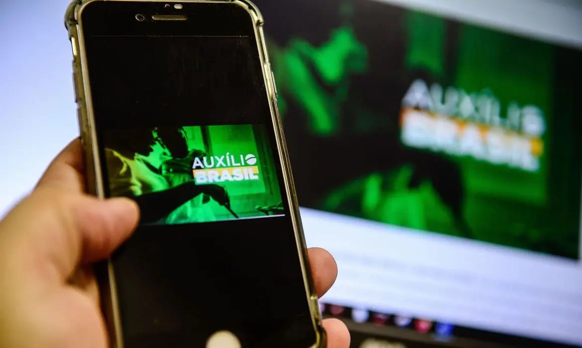 Caixa come&ccedil;a a pagar parcela de mar&ccedil;o do Aux&iacute;lio Brasil