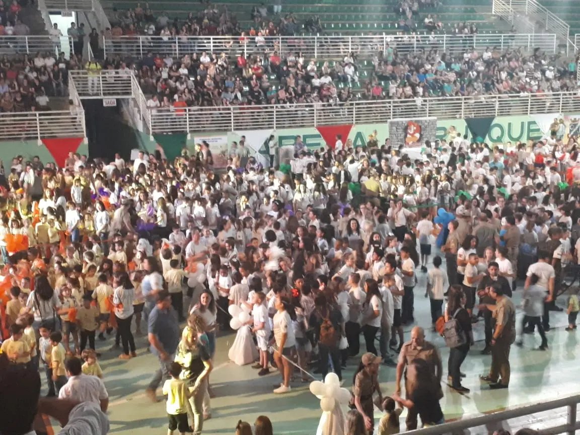 Público prestigia a formatura do Proerd na noite desta quarta