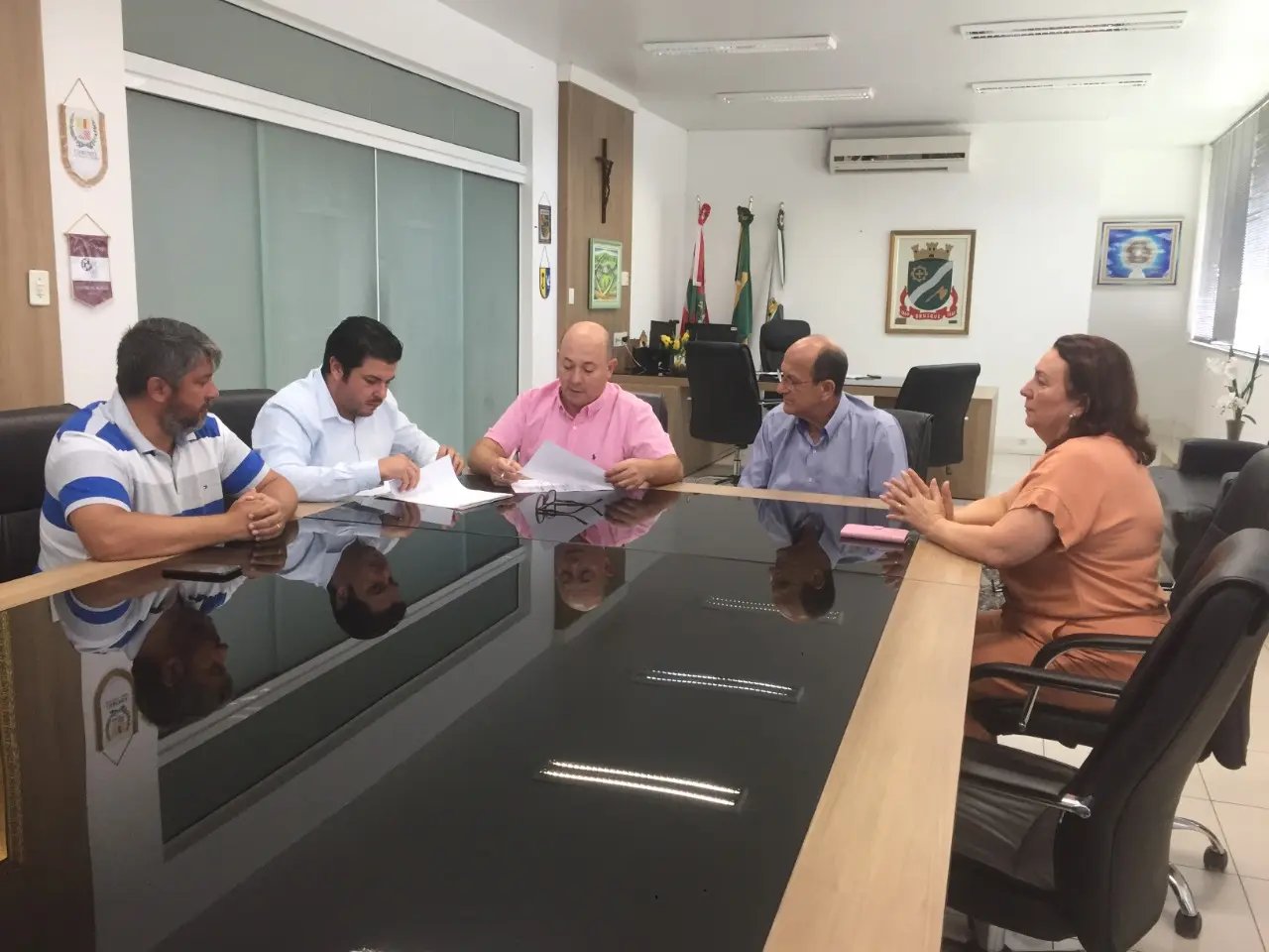 Prefeitura e Estado assinam conv&ecirc;nio de R$ 2,7 milh&otilde;es para transporte de alunos da rede estadual
