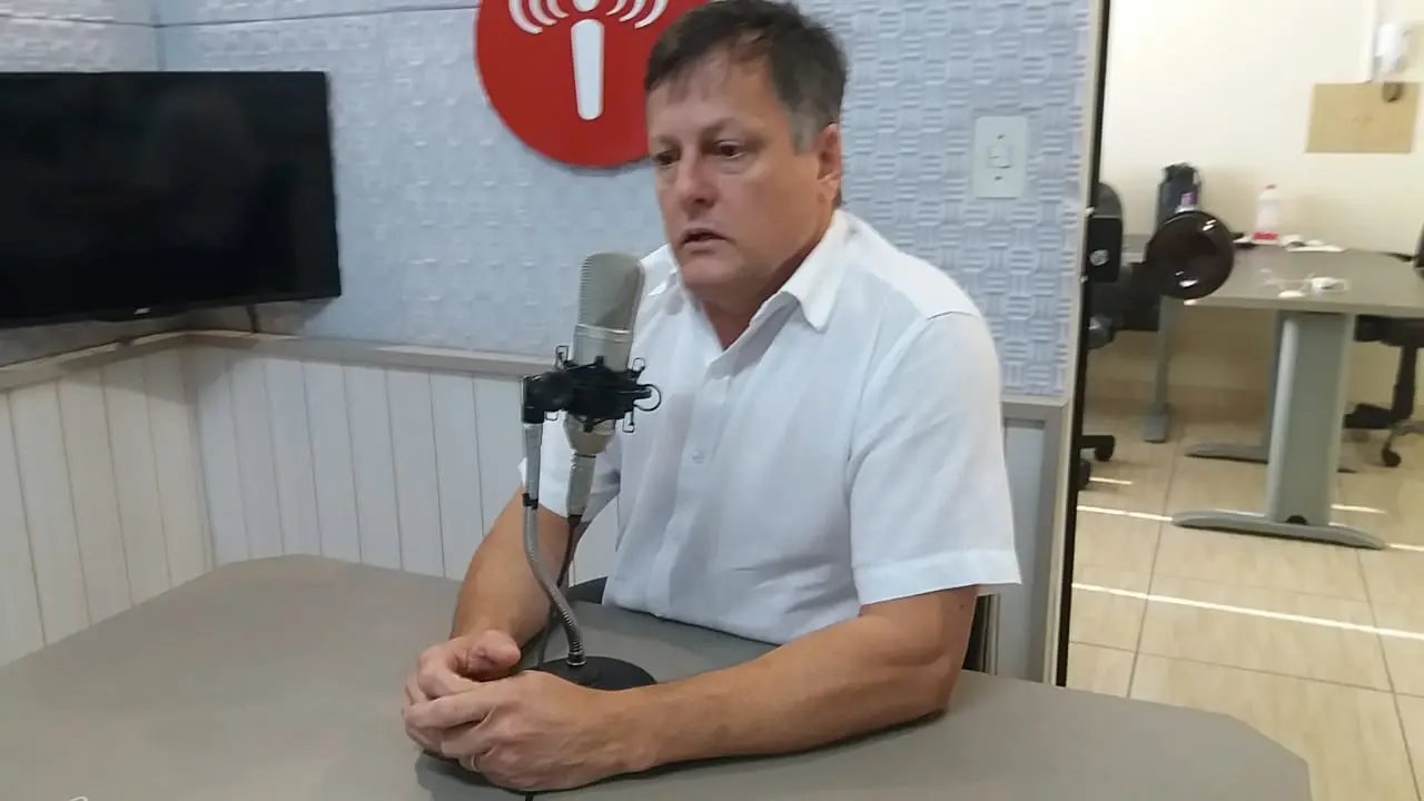 (V&Iacute;DEO) Gomes prop&otilde;e creche comunit&aacute;ria e cargo por curr&iacute;culo
