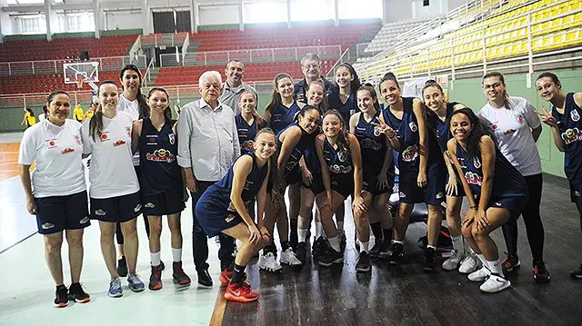 Seleção Catarinense de Basquetebol é recepcionada pelo prefeito