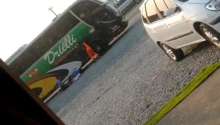 &Ocirc;nibus com passageiros de Brusque &eacute; assaltado na BR-101