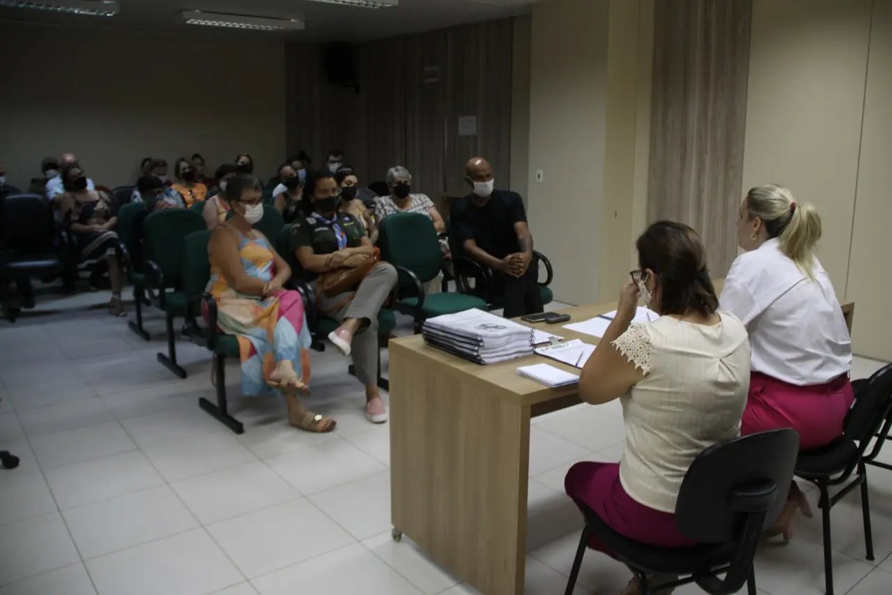 Novos membros do Conselho Municipal dos Direitos da Crian&ccedil;a e do Adolescente s&atilde;o empossados