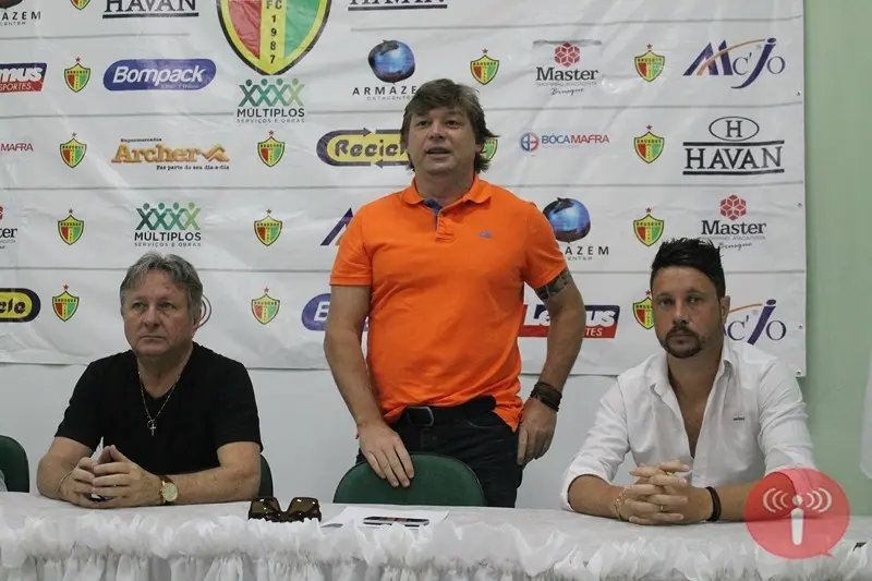 Brusque FC espera assinatura de contrato de quatro atletas