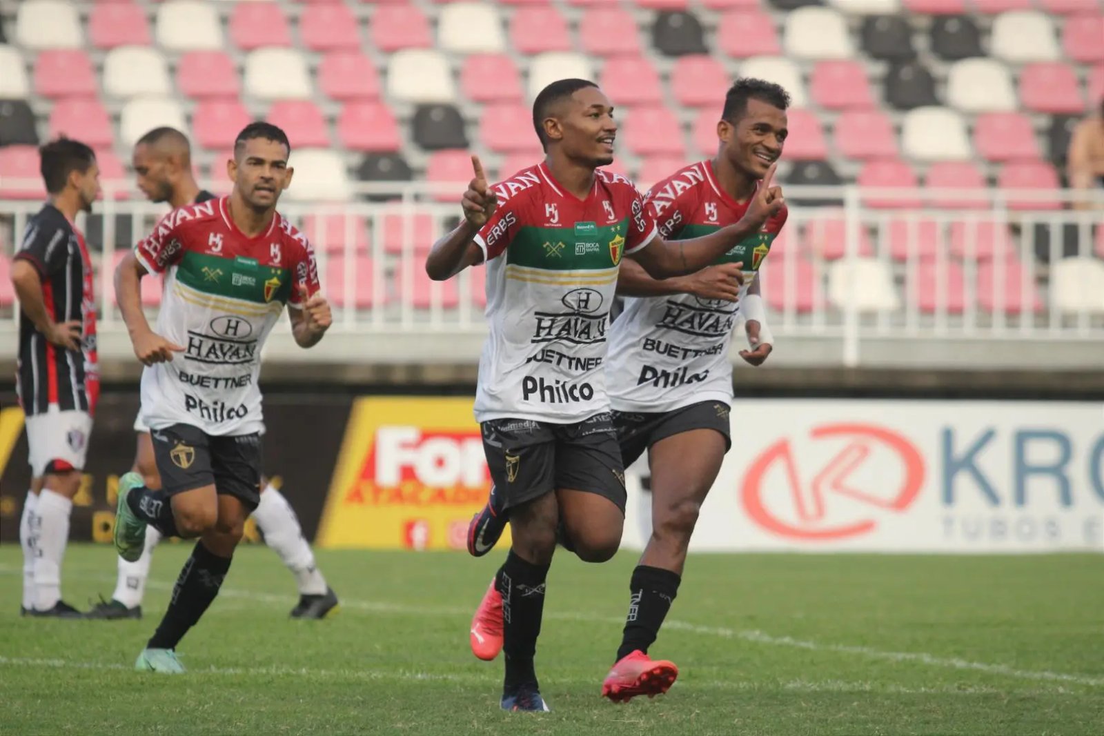 Com 3 a 1 contra o Joinville, Brusque chega a 7&ordf; vit&oacute;ria