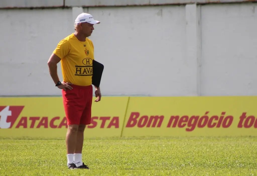 Reunião pode definir situação de Mauro Ovelha no Brusque