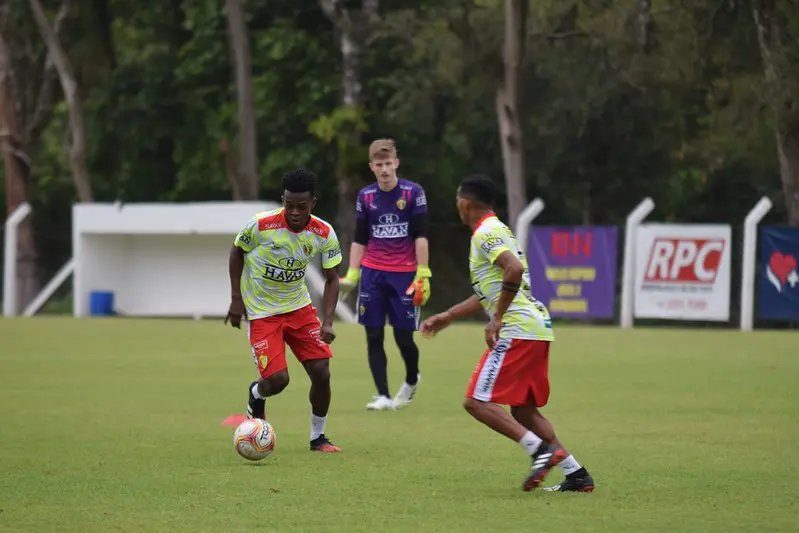 Brusque retoma treinamentos ap&oacute;s jogos fora de casa