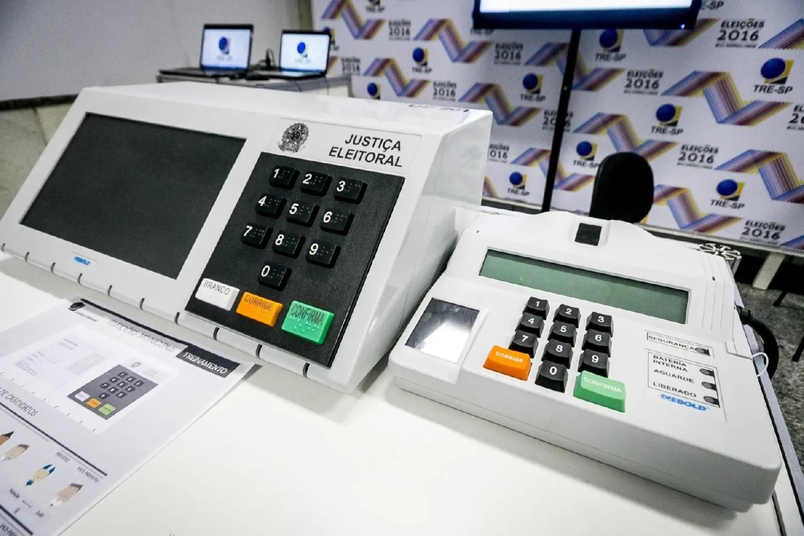 TSE registra 1,9 mil urnas trocadas e 35 prisões