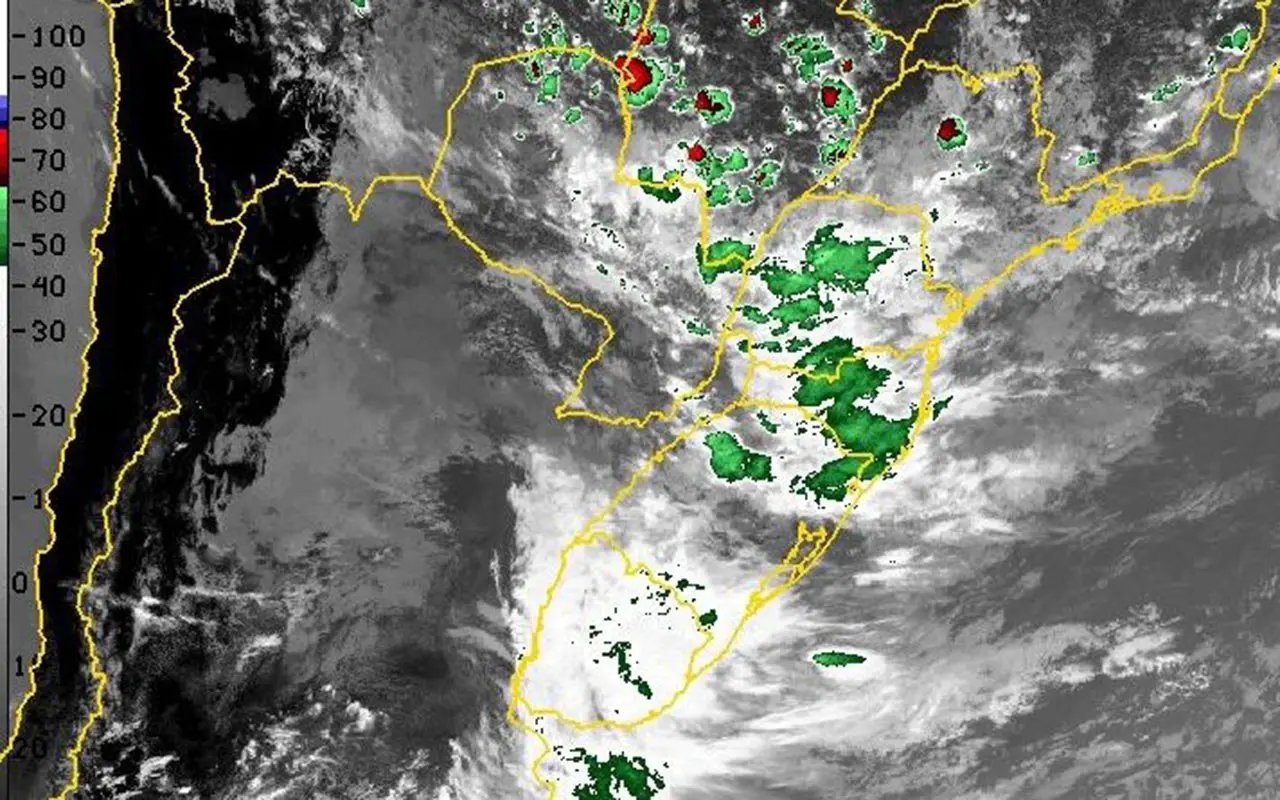 Ciclone extratropical coloca Bombeiros de SC em alerta