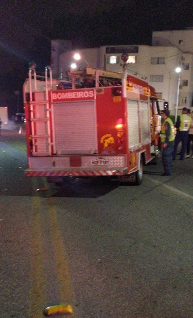 Motociclista morre no Centro de Brusque em acidente com dois carros