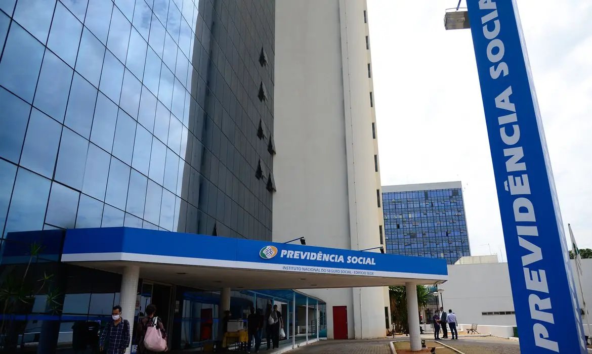 INSS paga a partir de hoje benef&iacute;cios de at&eacute; um sal&aacute;rio m&iacute;nimo