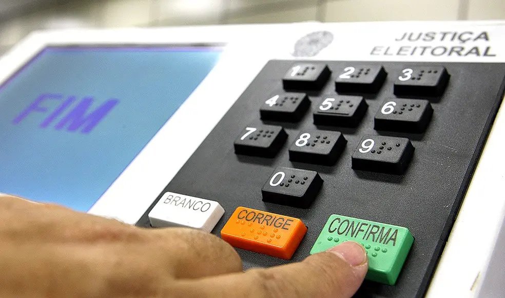 Distribui&ccedil;&atilde;o de urnas eletr&ocirc;nicas come&ccedil;a a ser feita pelo TRESC