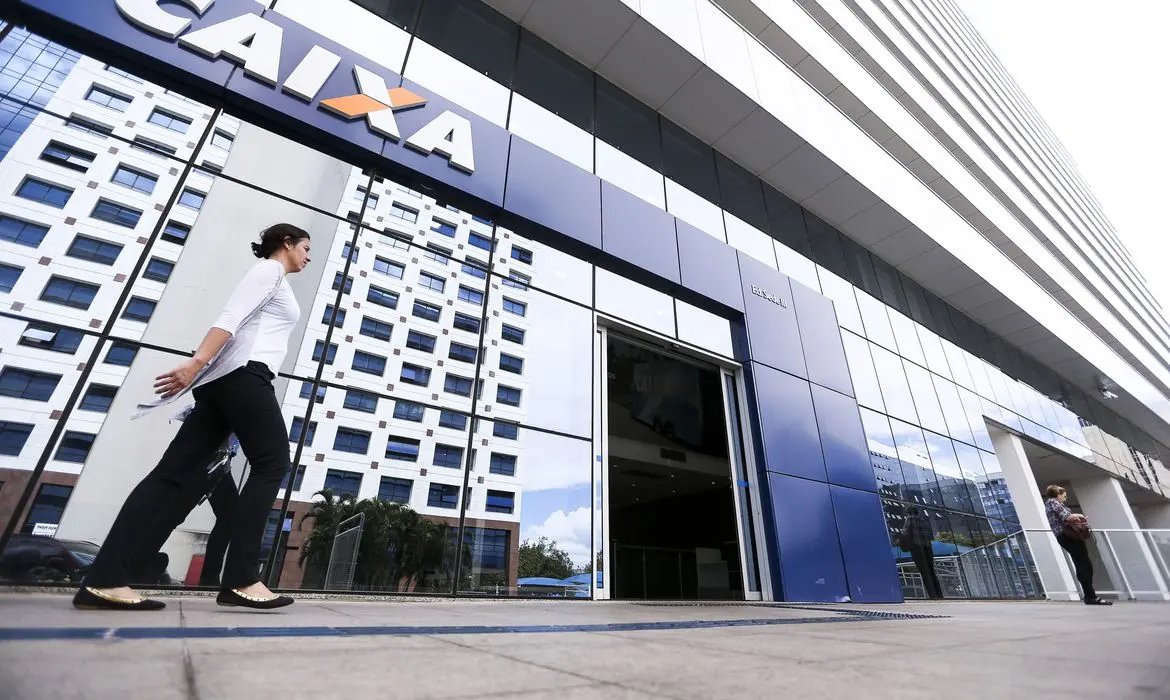 Caixa paga aux&iacute;lio emergencial para nascidos em julho