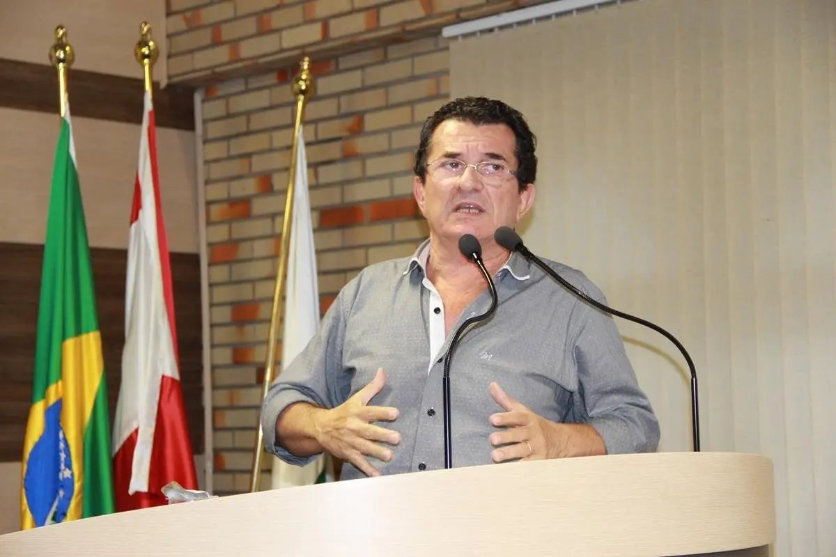 ′Ou é má fé ou as pessoas estão ficando imbecis′