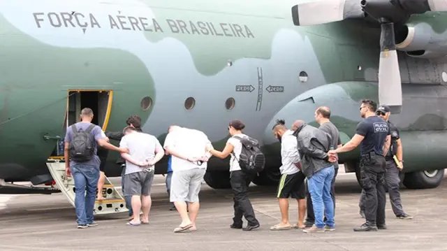 Presos são transportados para o Distrito Federal
