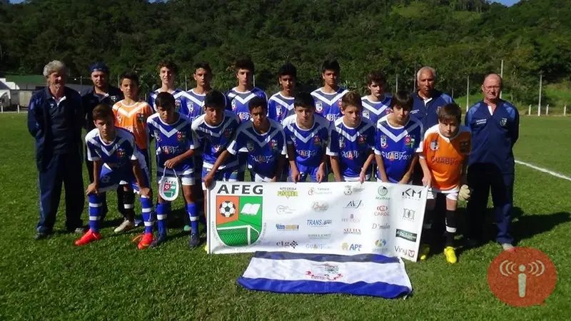 Afeg goleia na estreia 