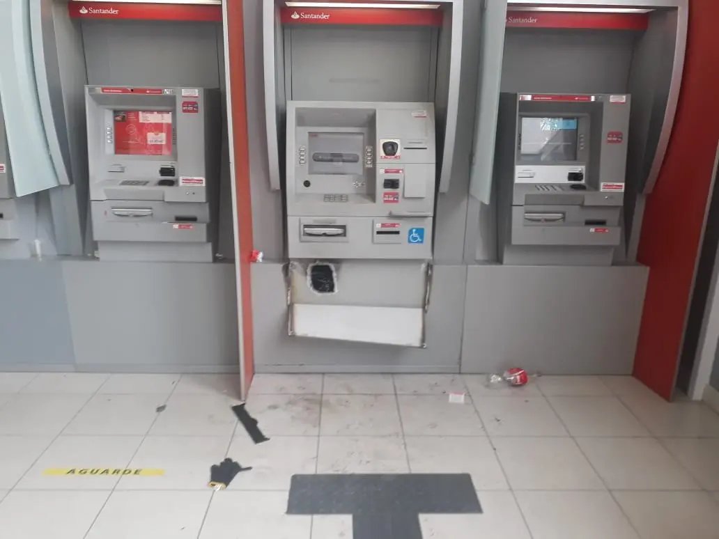 Dupla de SC é presa após ser flagrada roubando banco 