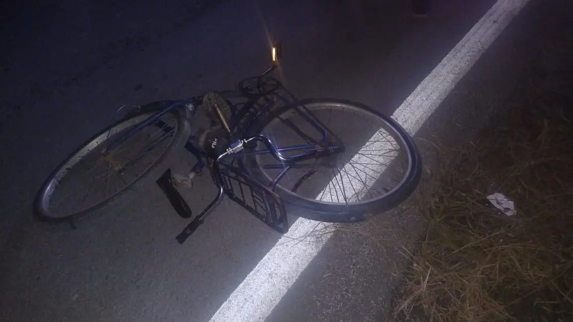 Duas crian&ccedil;as ficam feridas na colis&atilde;o de carro com bicicleta