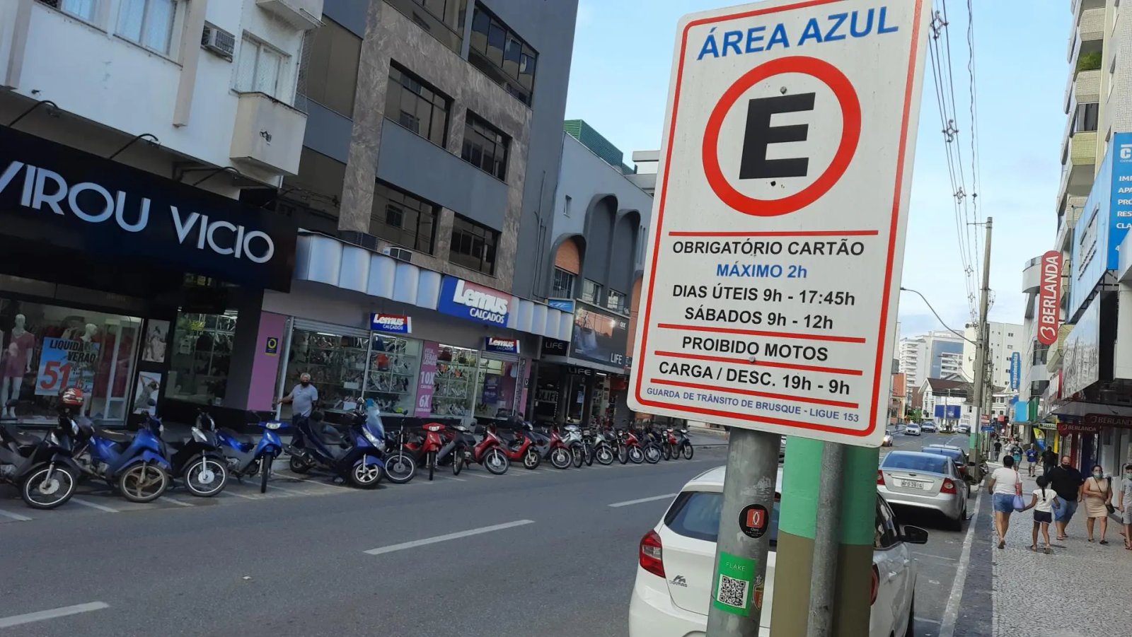(V&iacute;deo) Estacionamentos de moto em desacordo com sinaliza&ccedil;&atilde;o s&atilde;o flagrados, no Centro