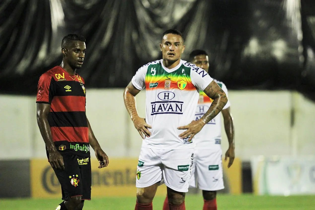 Centroavante Edu, do Brusque, passa por cirurgia