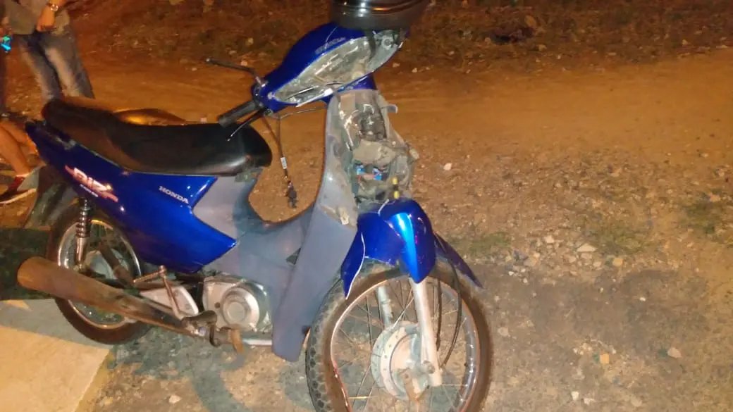 Colis&atilde;o entre motos fere dois, um deles idoso