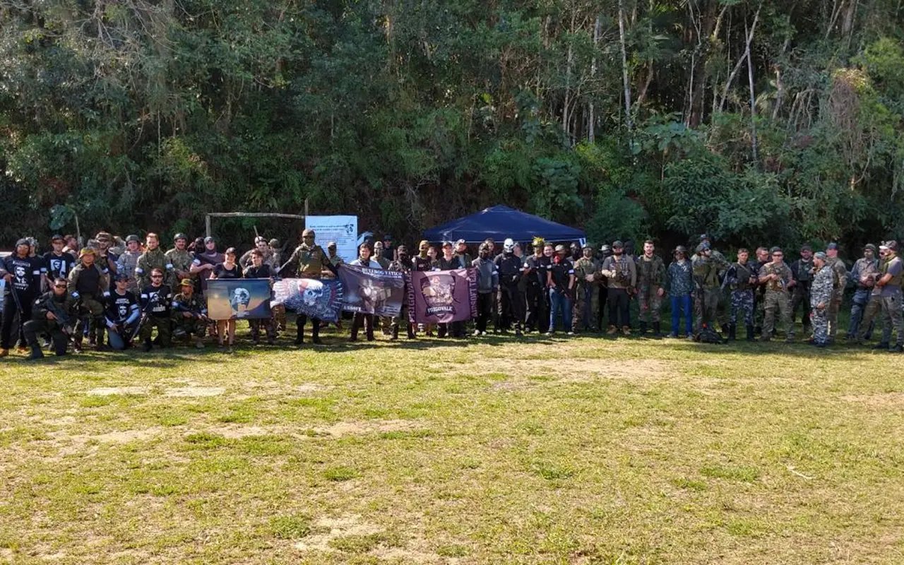 Americanos completam a missão na batalha do airsoft