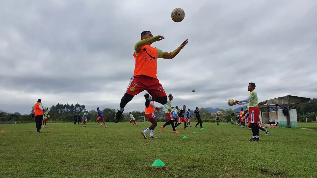 Brusque atualiza situa&ccedil;&atilde;o de jogadores lesionados