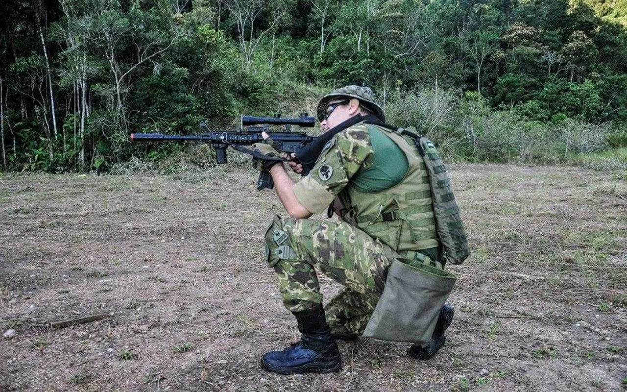 Praticantes de airsoft simulam a Batalha de Ia Drang 