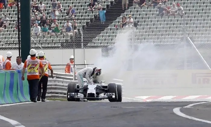 Carro de Hamilton pega fogo ; Felipe é 6º