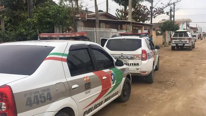 Dois suspeitos são detidos por tráfico de drogas